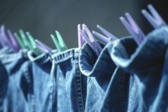 Оригинални и ефикасни начини брзог и правилног сушења фармерки након прања