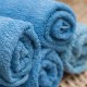 Astuces utiles pour savoir comment laver les serviettes en éponge pour les garder douces et moelleuses