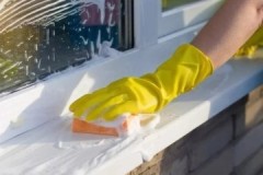 Comment et quelle est la meilleure façon de laver le rebord de fenêtre en plastique?