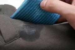 Препоруке искусних домаћица о томе како уклонити масну мрљу са панталона или панталона