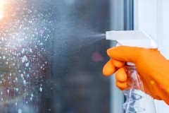 Des conseils professionnels sur la façon de laver rapidement les vitres et en même temps efficacement, sans traces