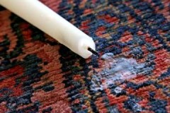 Kuru temizleme olmadan yapabiliriz: Evde bir halıdan balmumu nasıl ve nasıl temizleyebilirsiniz?