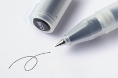Доказани начини брисања гел оловке са различитих површина