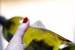 7 sätt att ta bort lim från flaskans etiketter