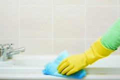 Akrilik bir küveti evde nazikçe ve etkili bir şekilde nasıl ve neyle temizlemelisiniz?