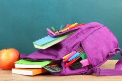Okul sırt çantasını daktiloda ve elle nasıl yıkayacağınıza dair faydalı ipuçları