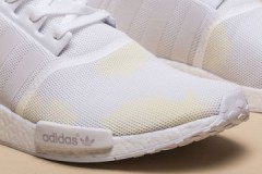 En sevdiğiniz beyaz spor ayakkabılarınız yıkandıktan sonra sararırsa ne yapmalı, onları beyazlığa nasıl döndürmelisiniz?
