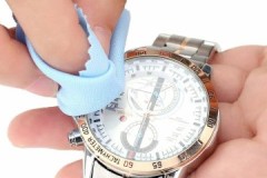 Савети искусних произвођача сатова о томе како сами уклонити огреботине са стакла сата