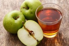 Note aux ménagères: comment conserver correctement le jus de pomme fraîchement pressé?