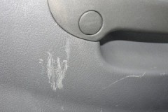 Tips från erfarna bilägare om hur man tar bort repor från bilplast