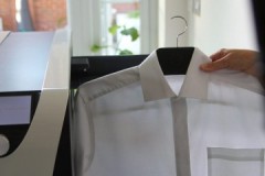 Granskning av maskiner för strykning av skjortor: fördelar, nackdelar, pris