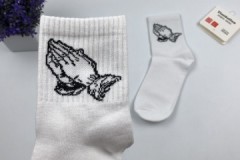 Beyaz çorapları evde daktilo kullanmadan ellerinizle nasıl yıkayacağınıza dair adım adım talimatlar